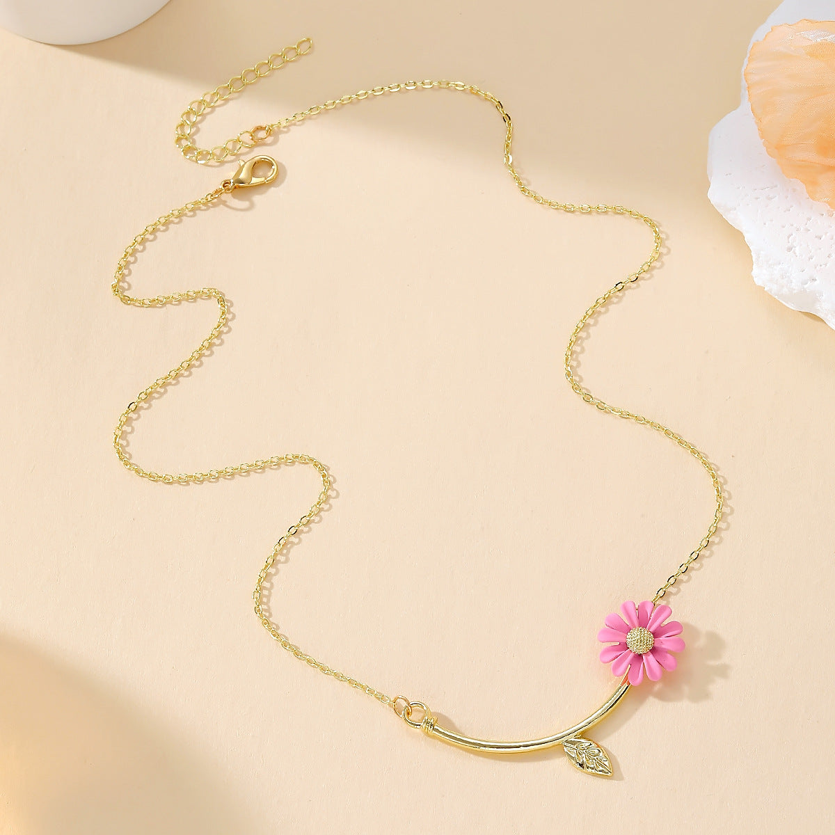 Hot-Selling Daisy Necklace for Women Sweet Fashion Versatile Flower Design Clavicle Chain Necklace