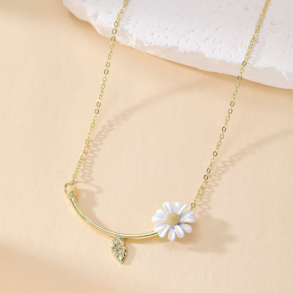 Hot-Selling Daisy Necklace for Women Sweet Fashion Versatile Flower Design Clavicle Chain Necklace