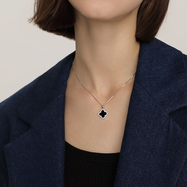 925 Silver Four-Leaf Clover Pendant Clavicle New Ins Style Elegant Simple Light Luxury Niche Lucky Design High-End Necklace for Women