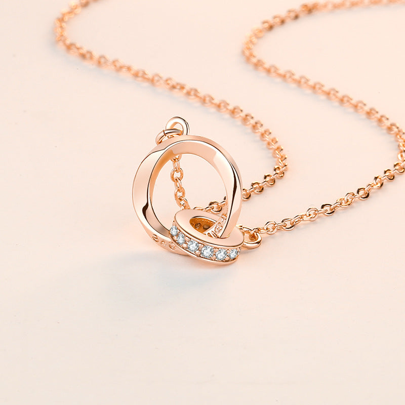 Korean Version Interlocking Möbius Strip Couple Necklace for Women, Light Luxury Niche Collarbone Chain Pendant, Long Distance Relationship Gift