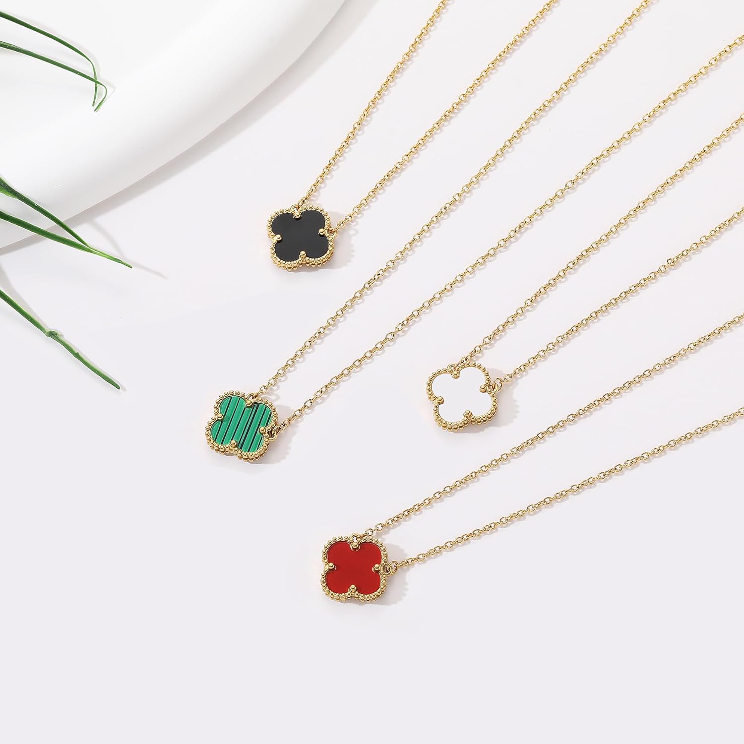Clover Pendant Necklace for Women 18K Gold Plated Four Leaf Clover Necklaces Lucky Simple Jewelry Gifts for Women