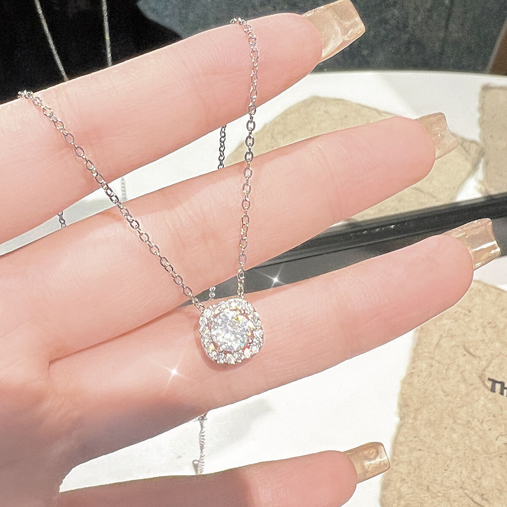 Sugar Cube Necklace for Women 2025 Summer Princess Light Luxury Titanium Steel Non-Fading Collarbone Chain Versatile Neck Chain Jewelry Wholesale