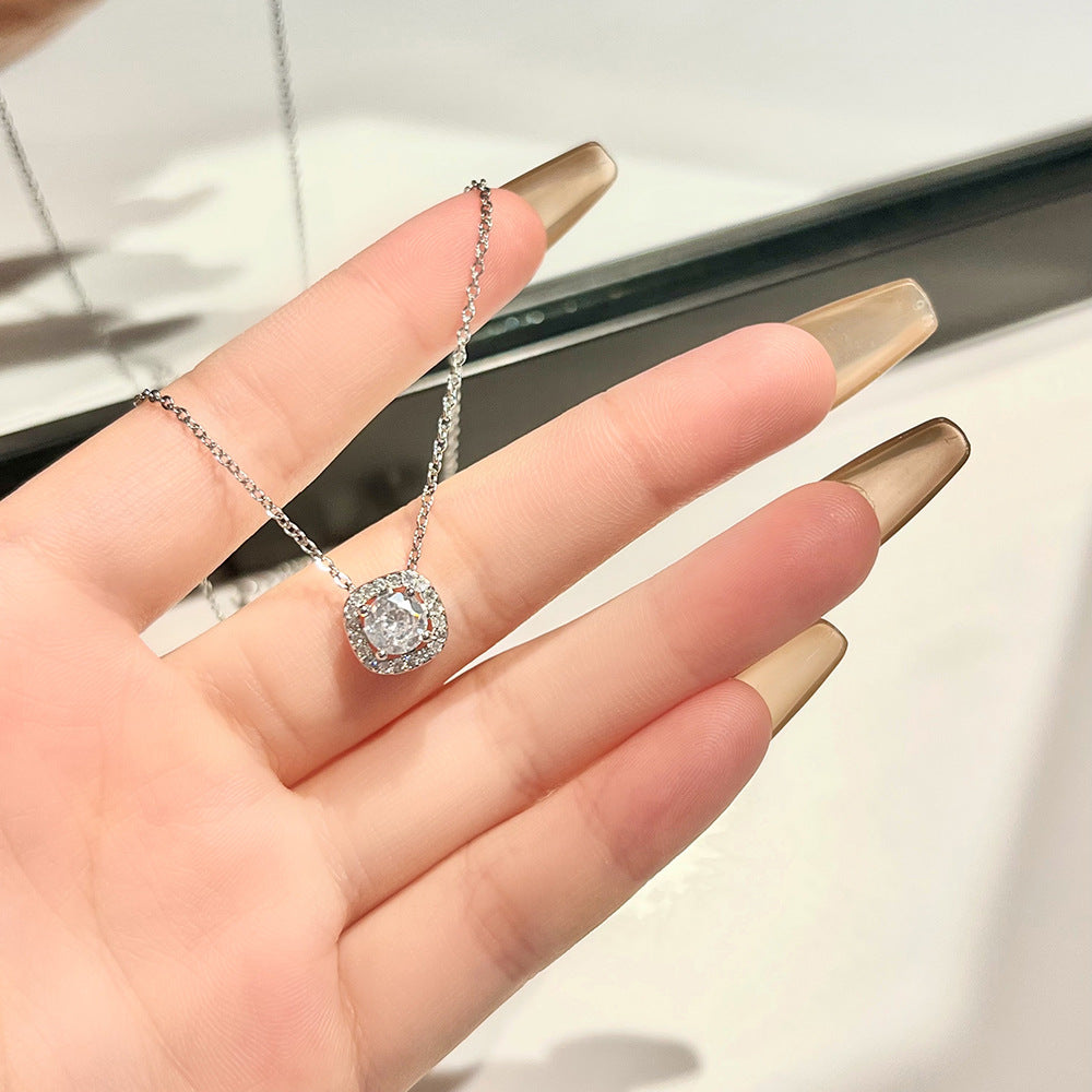 Sugar Cube Necklace for Women 2025 Summer Princess Light Luxury Titanium Steel Non-Fading Collarbone Chain Versatile Neck Chain Jewelry Wholesale