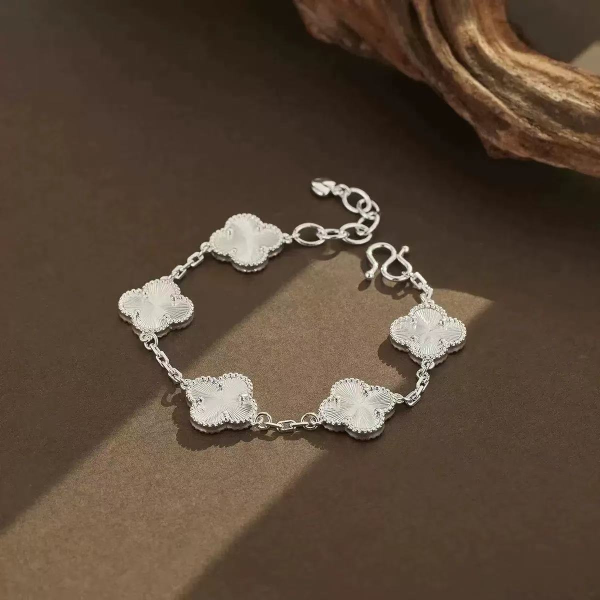 High-end Personality Design Copper Gold-plated Five-flower Lucky Clover Silver Color Jewelry Store Same Style Four-leaf Clover Bracelet for Women