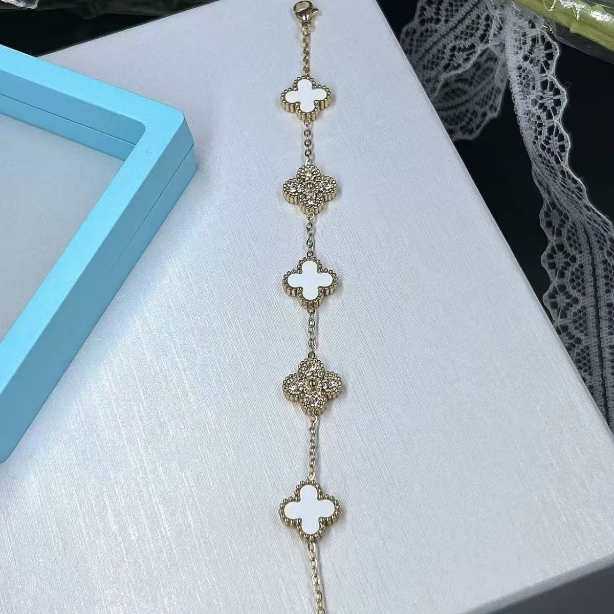 High Version Full Diamond Mother-of-Pearl Laser Five-Flower Bracelet Lucky Four-Leaf Clover Bracelet Electroplated Thickened Van Family Bracelet Wholesale