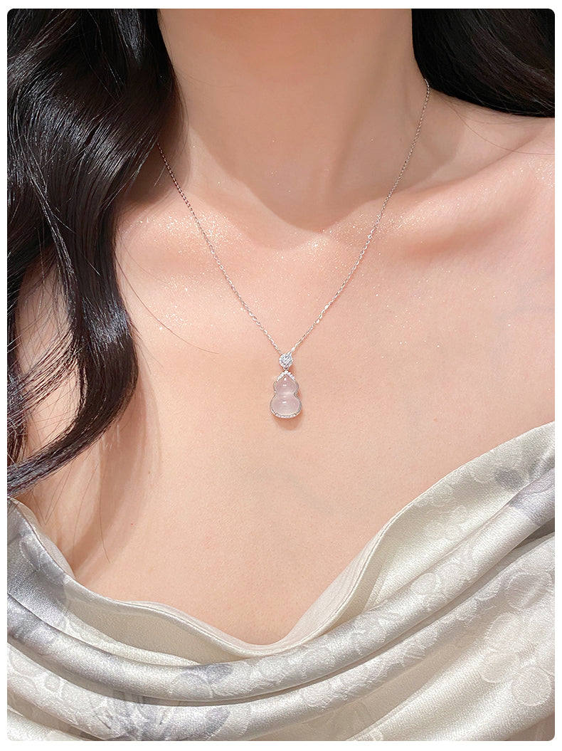 Imitation White Chalcedony Gourd Necklace for Women New Ins Light Luxury Niche Collarbone Chain Sweater Pendant Gift for Girlfriend or Best Friend