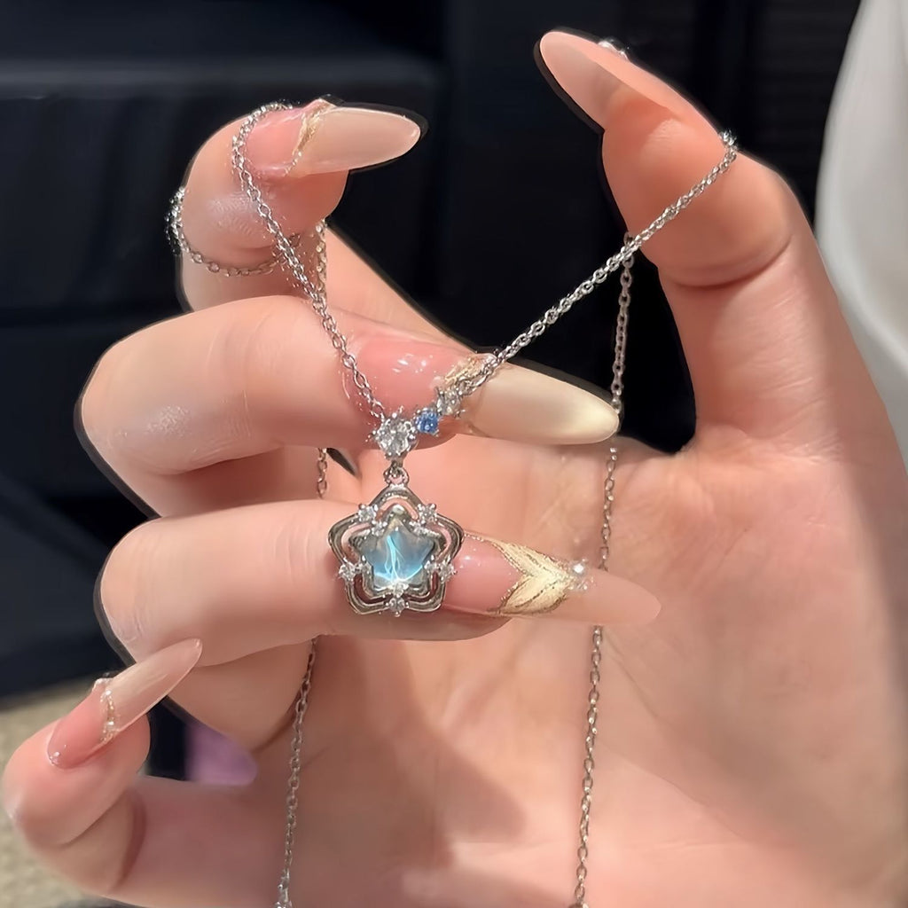 Ocean Heart Necklace for Women, Light Luxury Niche Ins Design Sense Collarbone Chain, High-End Elegant Pendant, Gift for Best Friends