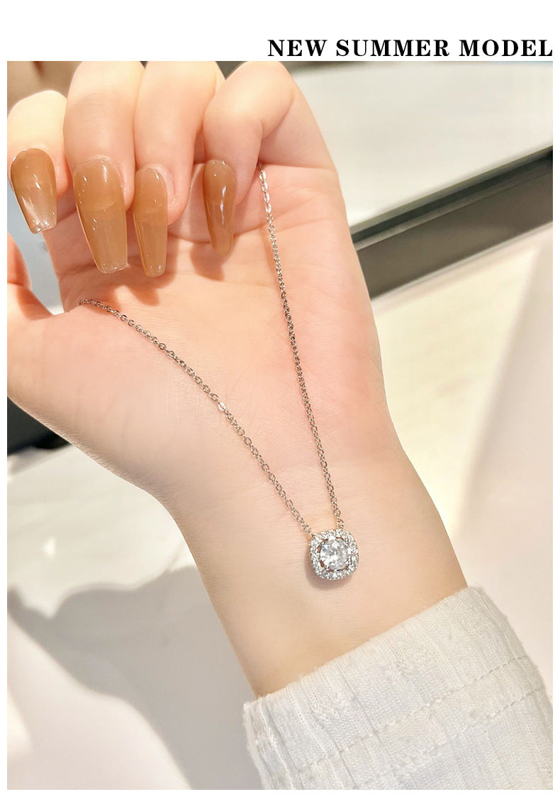 Sugar Cube Necklace for Women 2025 Summer Princess Light Luxury Titanium Steel Non-Fading Collarbone Chain Versatile Neck Chain Jewelry Wholesale