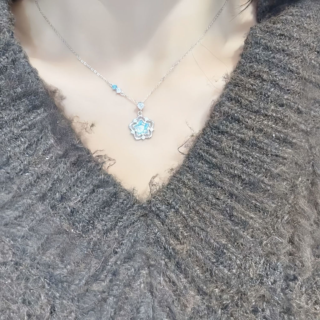 Ocean Heart Necklace for Women, Light Luxury Niche Ins Design Sense Collarbone Chain, High-End Elegant Pendant, Gift for Best Friends