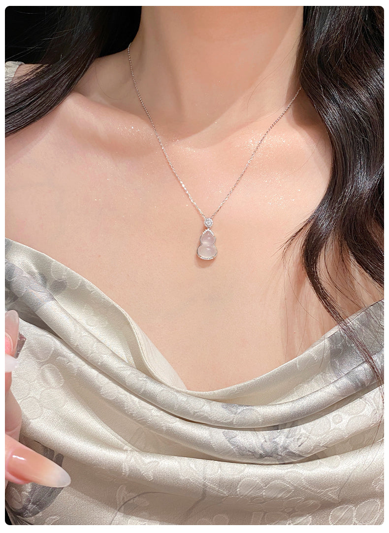 Imitation White Chalcedony Gourd Necklace for Women New Ins Light Luxury Niche Collarbone Chain Sweater Pendant Gift for Girlfriend or Best Friend