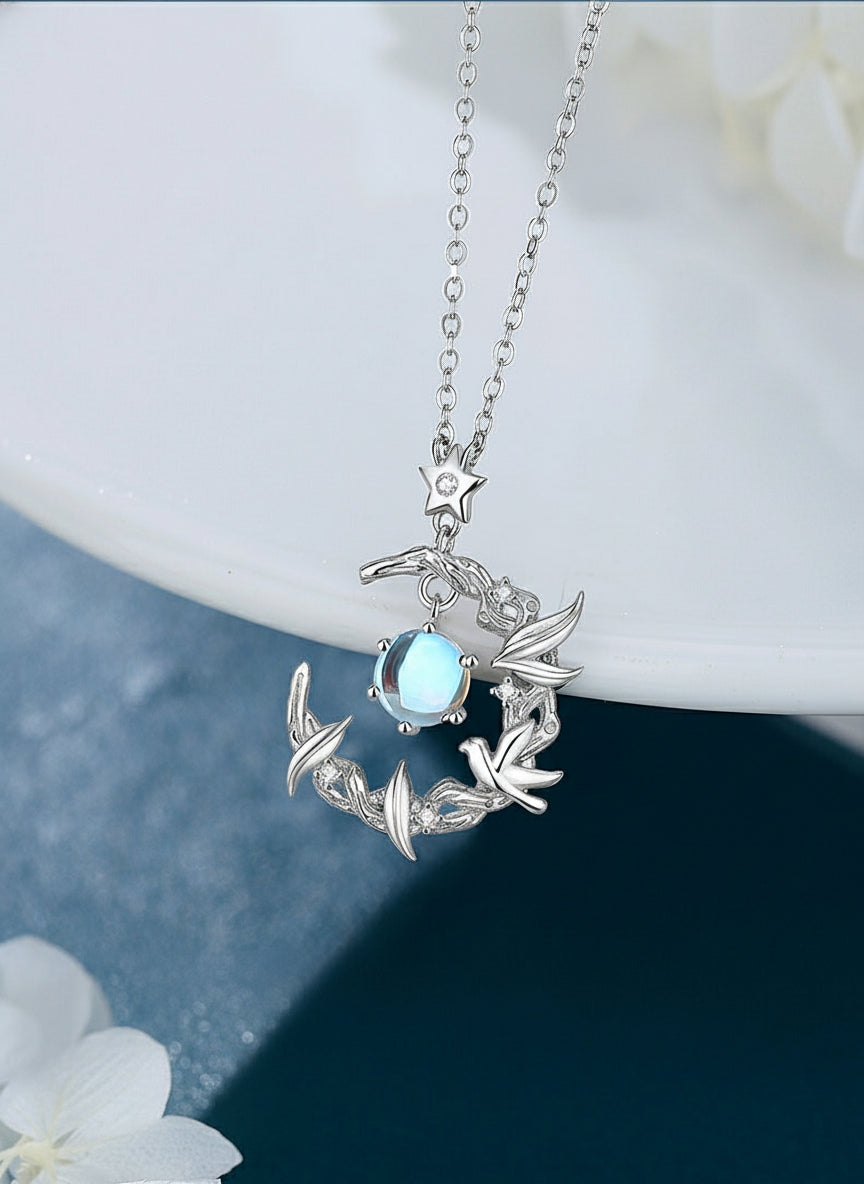 Blue Eucalyptus and Bird Necklace for Women, Niche Style, Elegant and Luxurious Design, High-Quality Texture, Versatile Sweet Collarbone Chain, Gift for Girlfriend