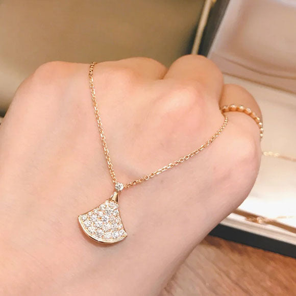 18K Rose Gold Plated Small Skirt Necklace for Women, Large Fan Collarbone Chain, Niche Design Gift, Live Streaming Dropshipping