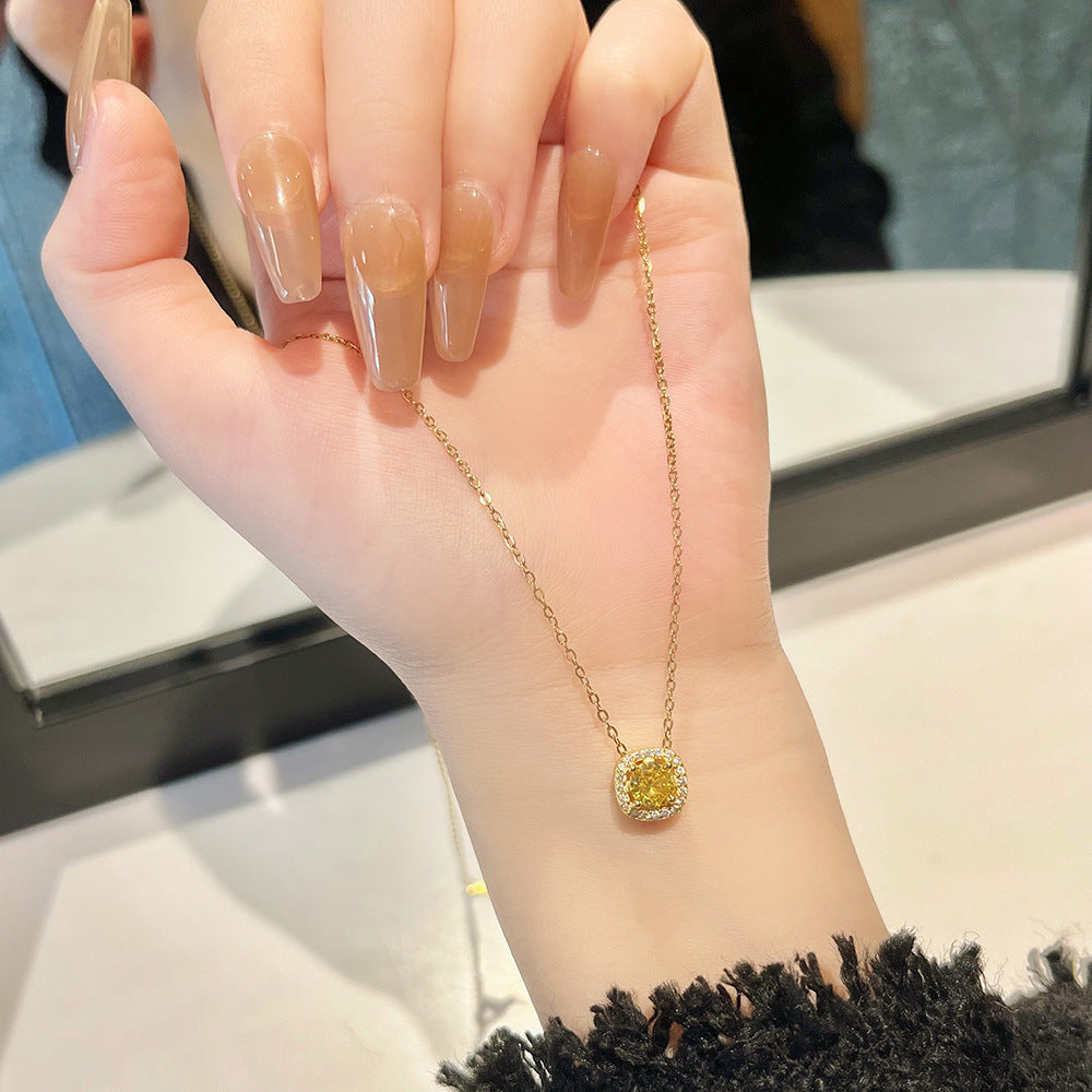 Sugar Cube Necklace for Women 2025 Summer Princess Light Luxury Titanium Steel Non-Fading Collarbone Chain Versatile Neck Chain Jewelry Wholesale