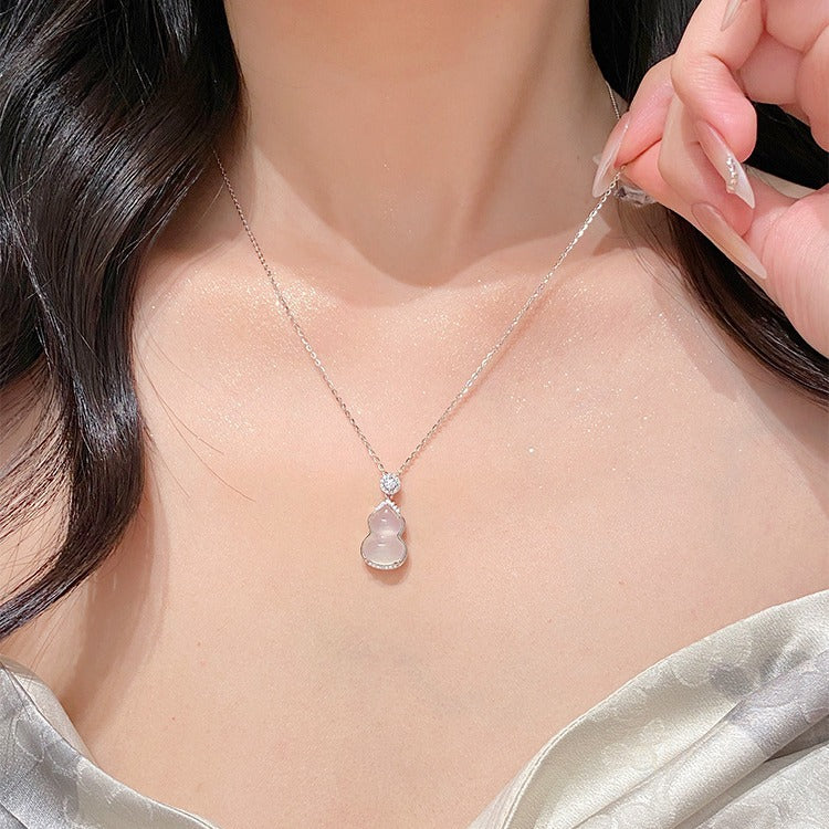 Imitation White Chalcedony Gourd Necklace for Women New Ins Light Luxury Niche Collarbone Chain Sweater Pendant Gift for Girlfriend or Best Friend