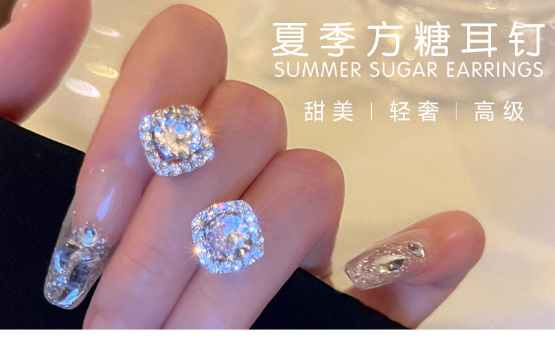 Sugar Cube Necklace for Women 2025 Summer Princess Light Luxury Titanium Steel Non-Fading Collarbone Chain Versatile Neck Chain Jewelry Wholesale