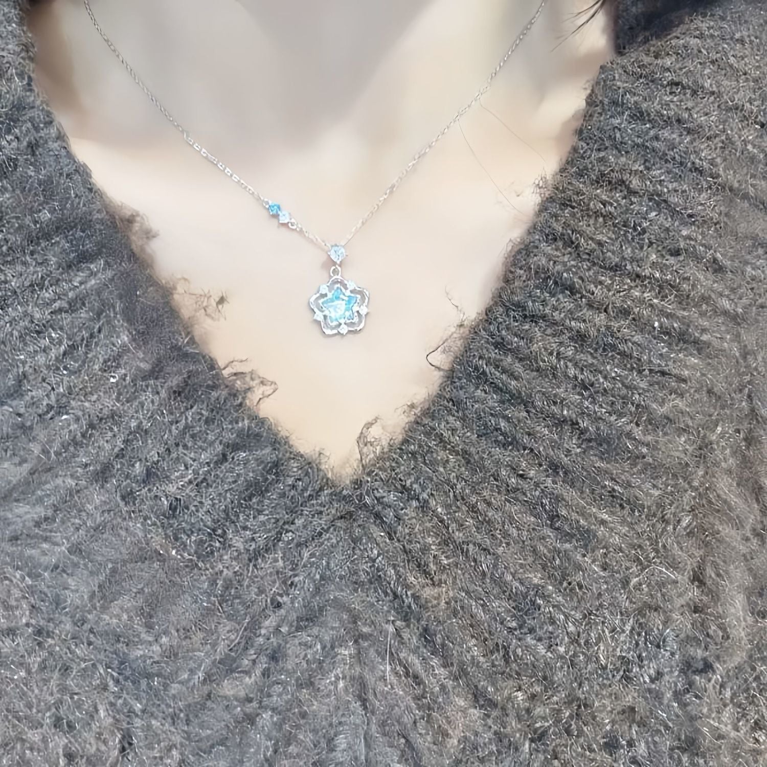 Ocean Heart Necklace for Women, Light Luxury Niche Ins Design Sense Collarbone Chain, High-End Elegant Pendant, Gift for Best Friends