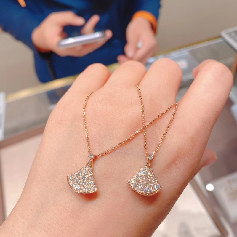 18K Rose Gold Plated Small Skirt Necklace for Women, Large Fan Collarbone Chain, Niche Design Gift, Live Streaming Dropshipping