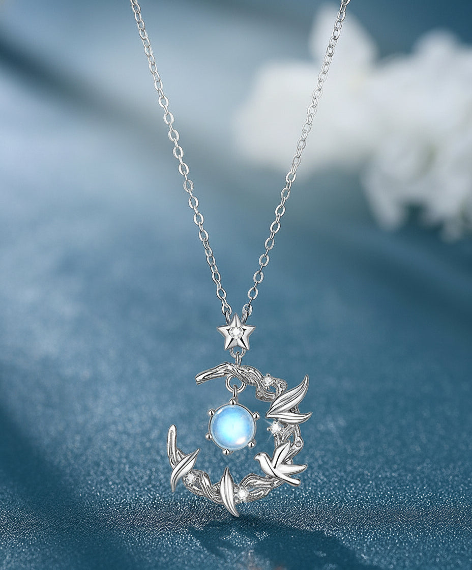 Blue Eucalyptus and Bird Necklace for Women, Niche Style, Elegant and Luxurious Design, High-Quality Texture, Versatile Sweet Collarbone Chain, Gift for Girlfriend