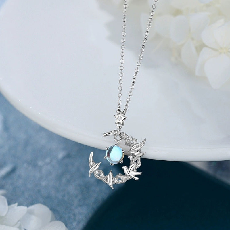 Blue Eucalyptus and Bird Necklace for Women, Niche Style, Elegant and Luxurious Design, High-Quality Texture, Versatile Sweet Collarbone Chain, Gift for Girlfriend