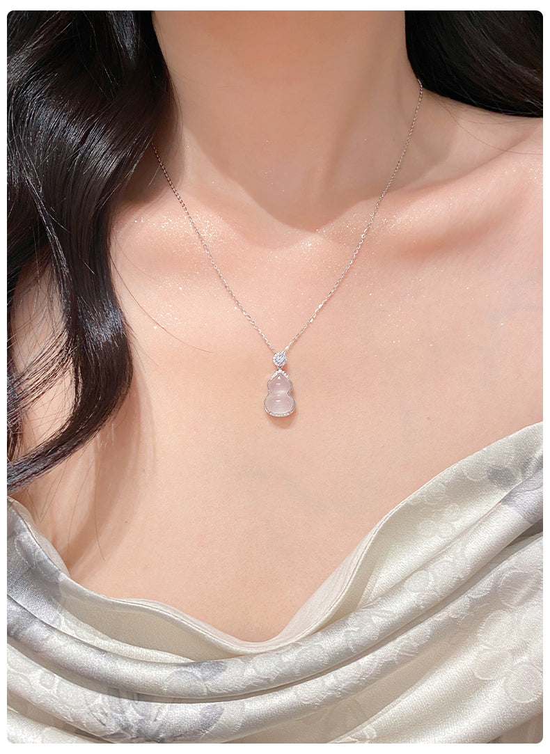 Imitation White Chalcedony Gourd Necklace for Women New Ins Light Luxury Niche Collarbone Chain Sweater Pendant Gift for Girlfriend or Best Friend