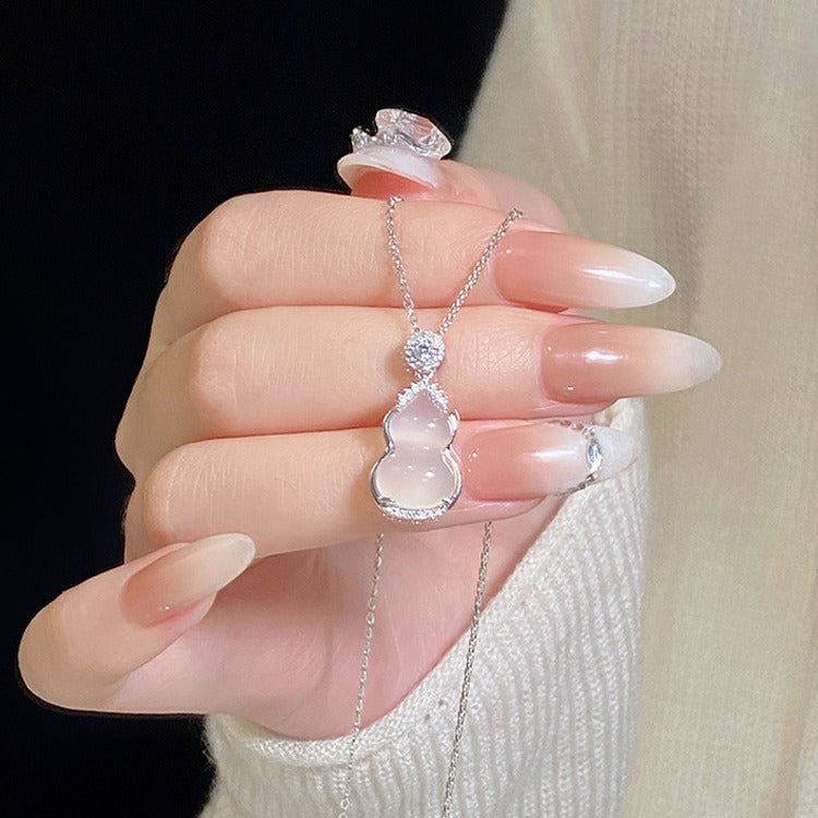 Imitation White Chalcedony Gourd Necklace for Women New Ins Light Luxury Niche Collarbone Chain Sweater Pendant Gift for Girlfriend or Best Friend