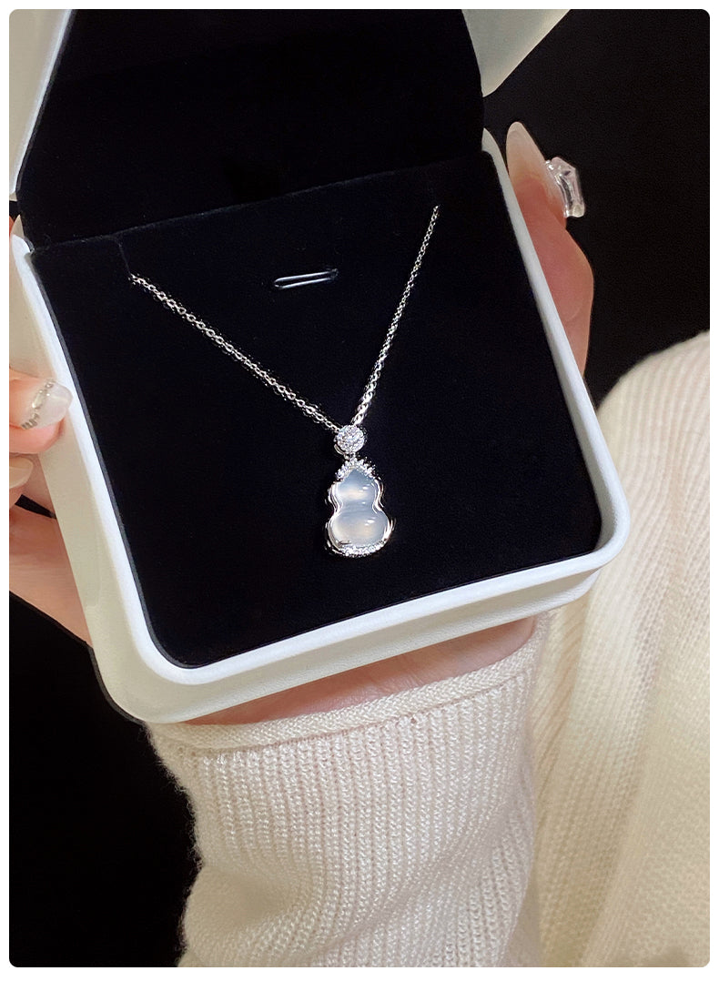 Imitation White Chalcedony Gourd Necklace for Women New Ins Light Luxury Niche Collarbone Chain Sweater Pendant Gift for Girlfriend or Best Friend