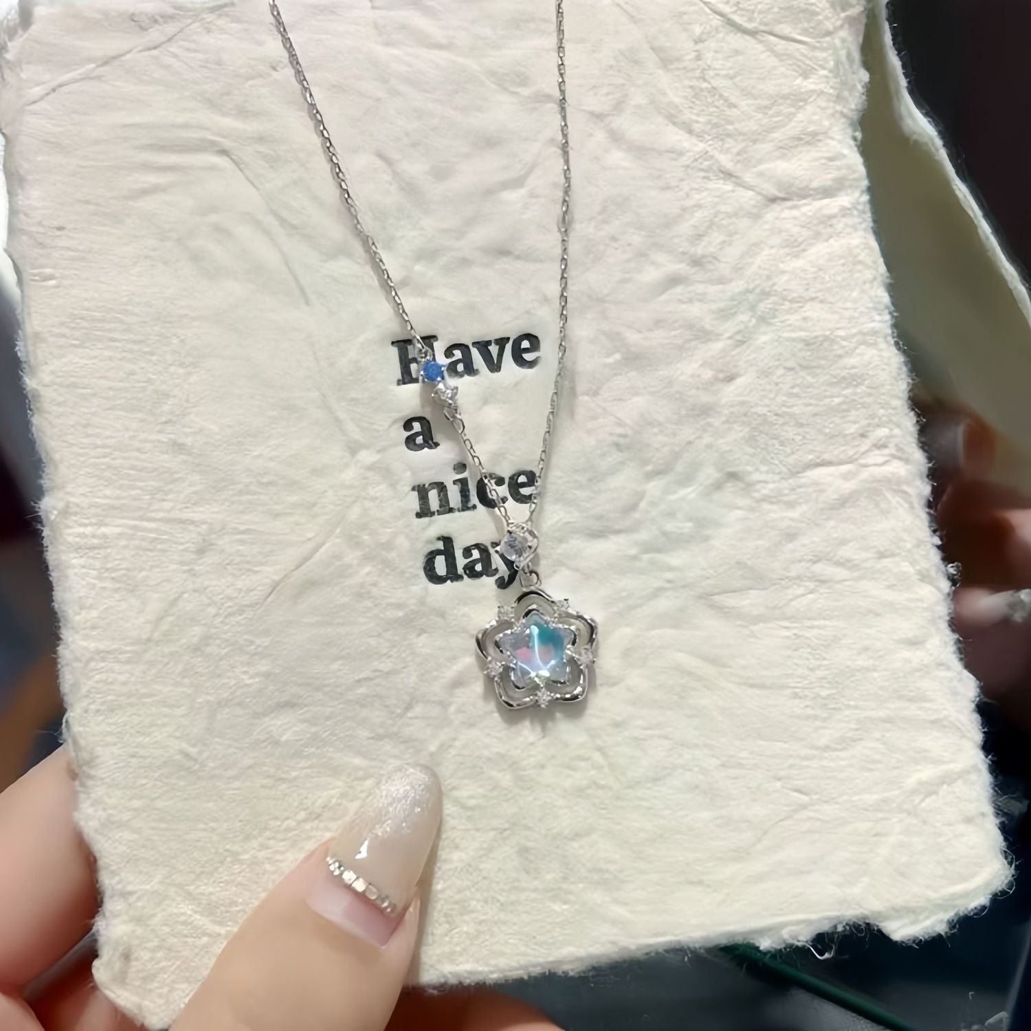 Ocean Heart Necklace for Women, Light Luxury Niche Ins Design Sense Collarbone Chain, High-End Elegant Pendant, Gift for Best Friends