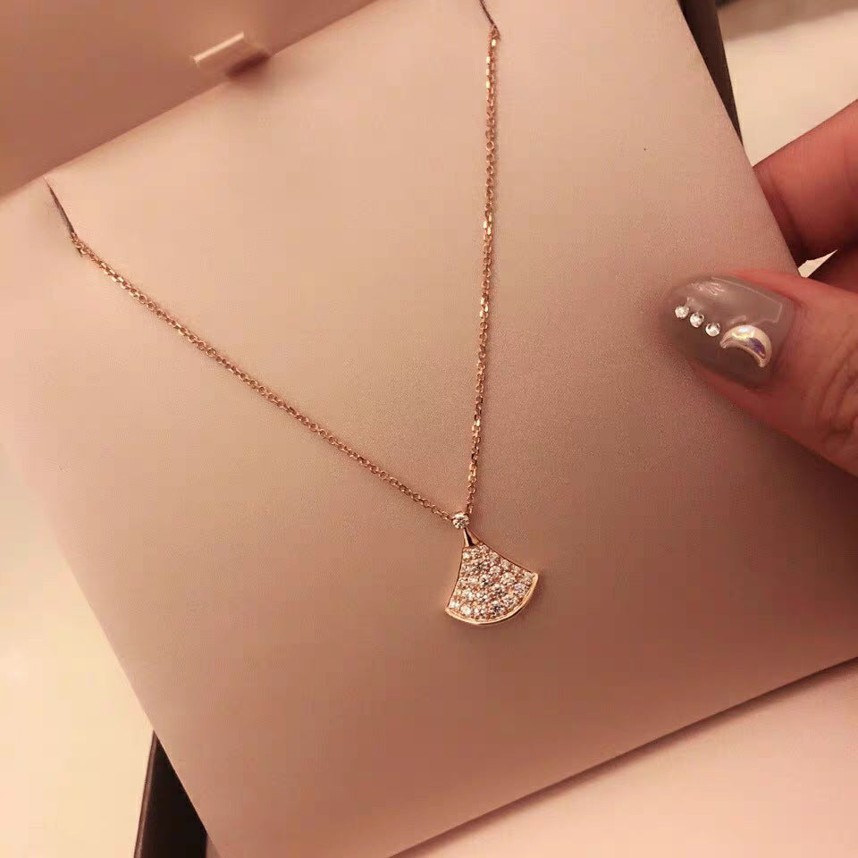 18K Rose Gold Plated Small Skirt Necklace for Women, Large Fan Collarbone Chain, Niche Design Gift, Live Streaming Dropshipping