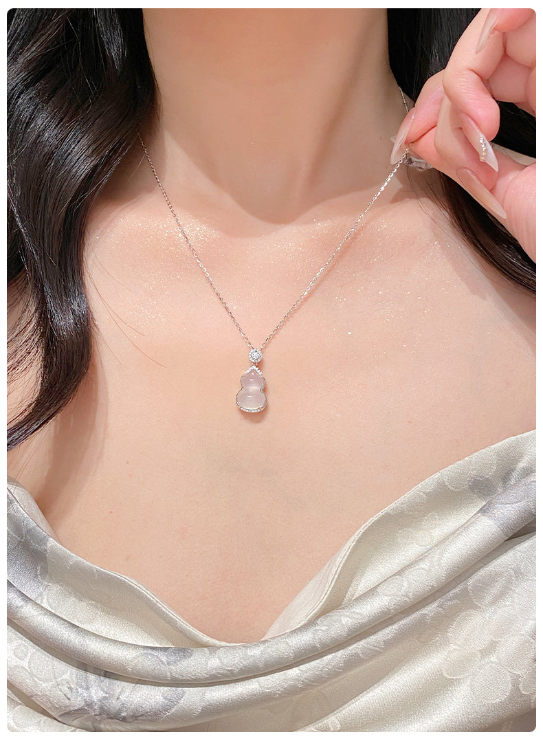 Imitation White Chalcedony Gourd Necklace for Women New Ins Light Luxury Niche Collarbone Chain Sweater Pendant Gift for Girlfriend or Best Friend