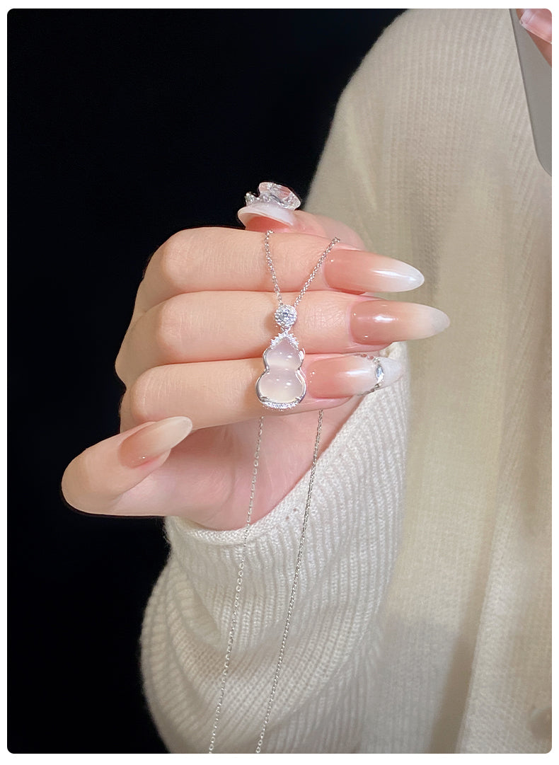 Imitation White Chalcedony Gourd Necklace for Women New Ins Light Luxury Niche Collarbone Chain Sweater Pendant Gift for Girlfriend or Best Friend