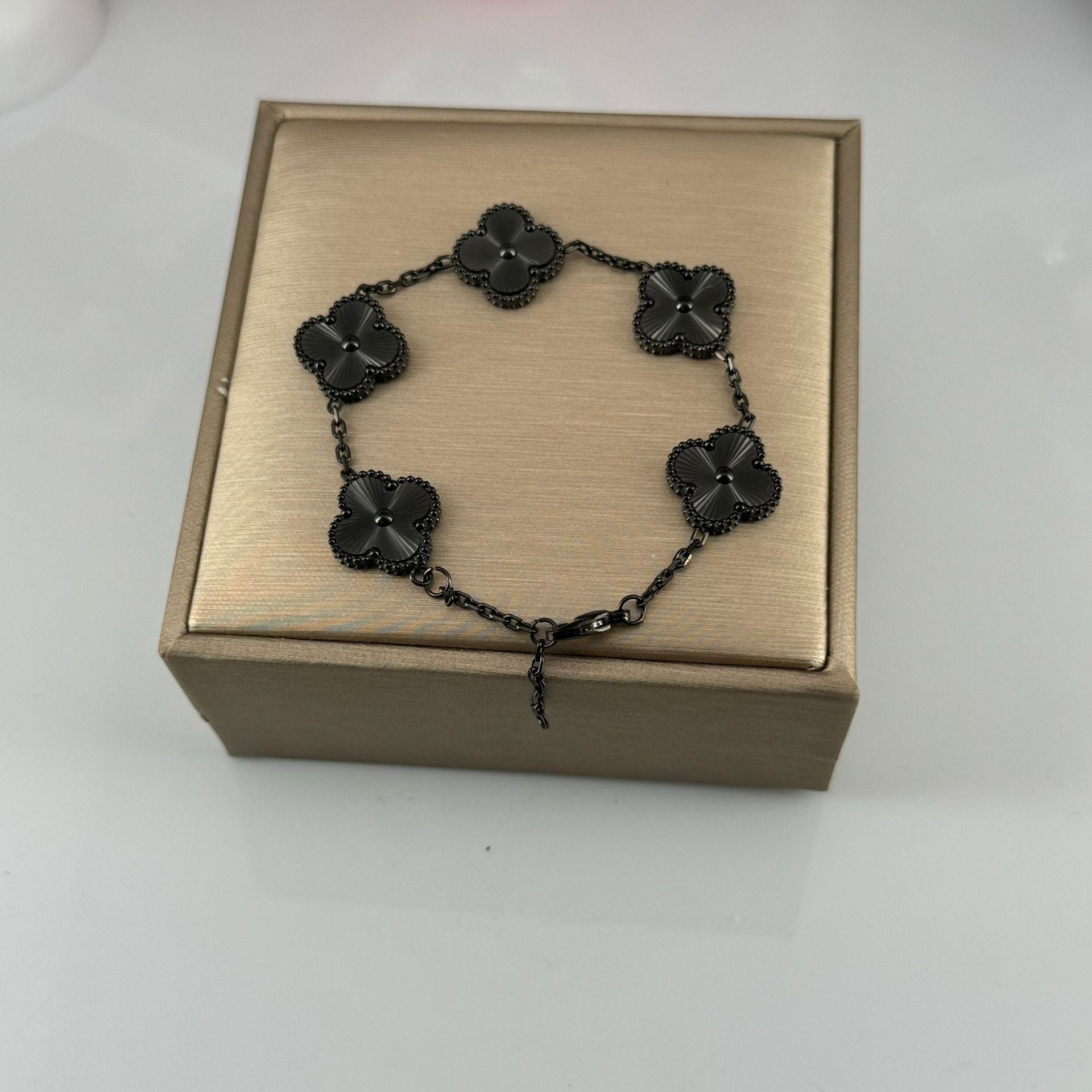 High Version Full Diamond Mother-of-Pearl Laser Five-Flower Bracelet Lucky Four-Leaf Clover Bracelet Electroplated Thickened Van Family Bracelet Wholesale