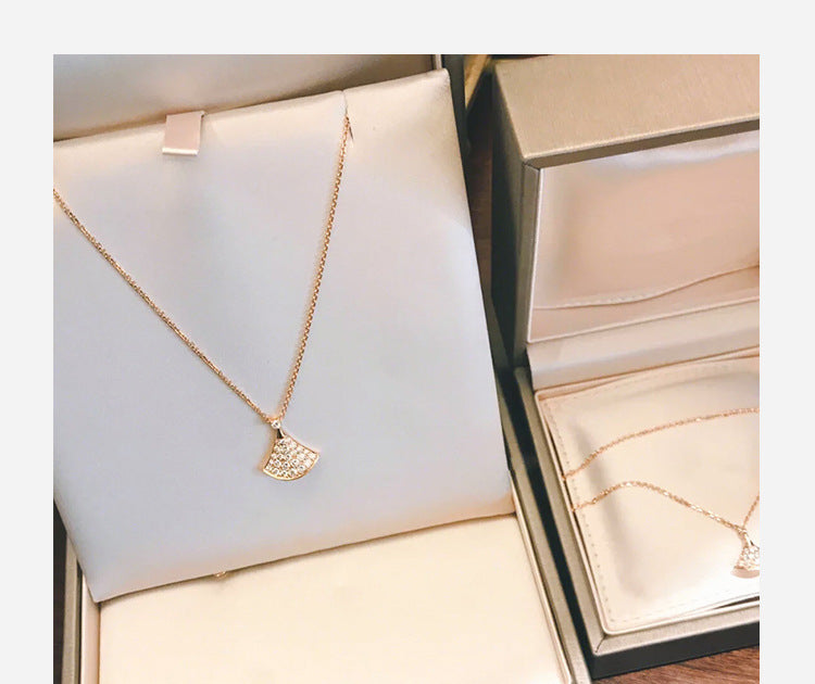 18K Rose Gold Plated Small Skirt Necklace for Women, Large Fan Collarbone Chain, Niche Design Gift, Live Streaming Dropshipping