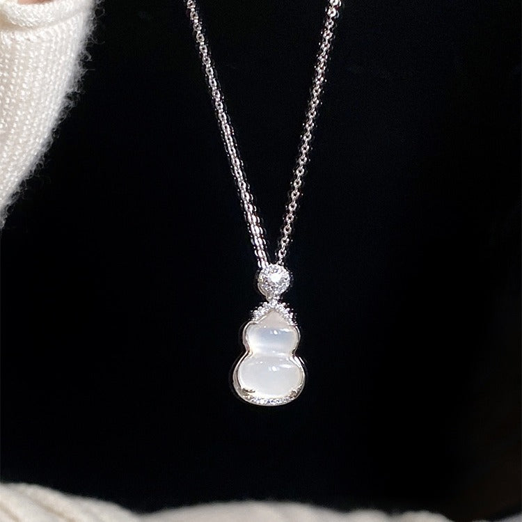 Imitation White Chalcedony Gourd Necklace for Women New Ins Light Luxury Niche Collarbone Chain Sweater Pendant Gift for Girlfriend or Best Friend